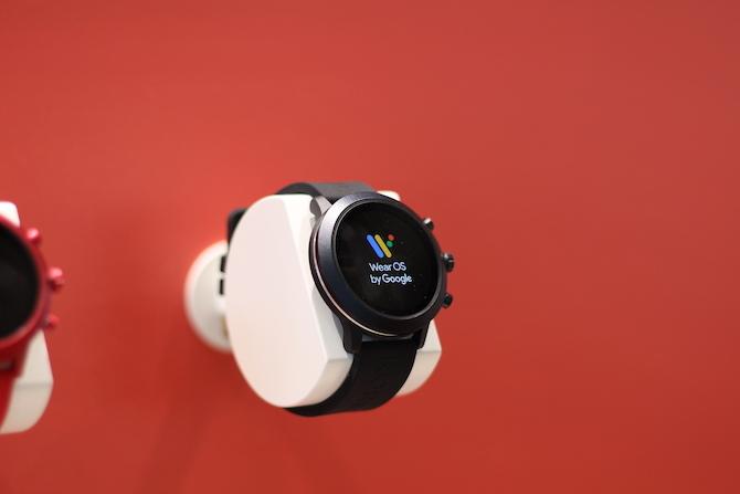 מייקל קורס ניגש לחברת MKGO Smartwatch בחברת IFA