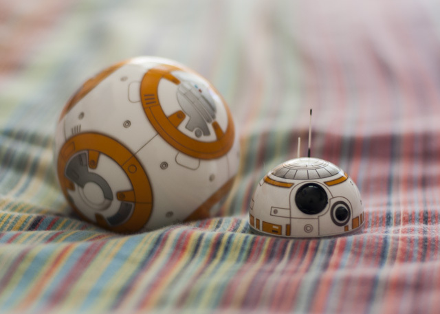 Feline the Force: סקירה על מלחמת הכוכבים BB-8 ו Giveaway DSC 0014