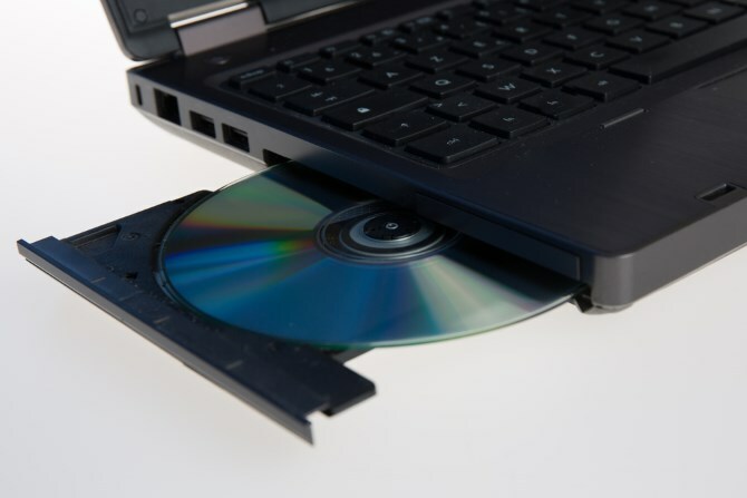 כיצד לשחק משחקים ללא CD באמצעות No-CD Cracks muo gaming nocdcracks dvddrive