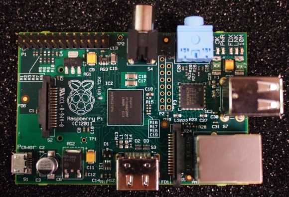 Raspberry Pi - מחשב ARM בגודל כרטיס אשראי בגודל כרטיס אשראי - שלך במחיר של $ 25 פטל פי צ'אט בלבד