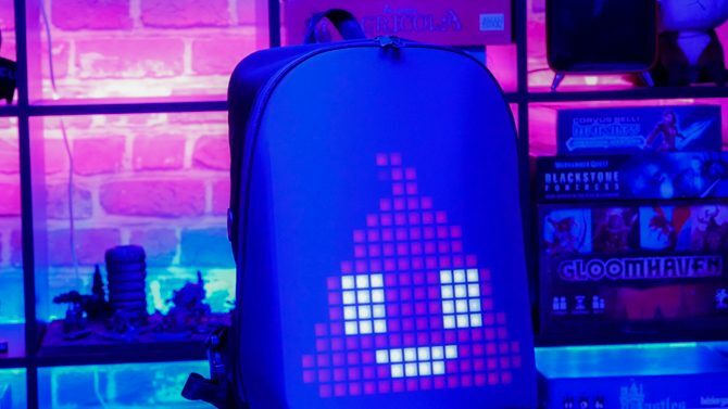 Divoom Pixoo Backpack: Light Up The World (עם Pixel Art) תרמיל פיקסו אימוג'י 670x377