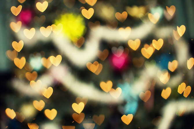 כיצד ליצור פילטר DIY לצורות בוקה בהתאמה אישית Bokeh Hearts 670x447