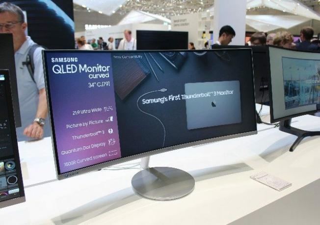 גיימינג ב- IFA 2018: מה חדש ומה חם? מוניטור CFG70 מעוקל QLED Gaming Monitor 001 IFA2018 670x472