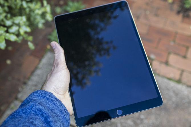 סקירת iPad Pro 10.5: האם מספיק טוב לאייפד? ipad pro 105 יד
