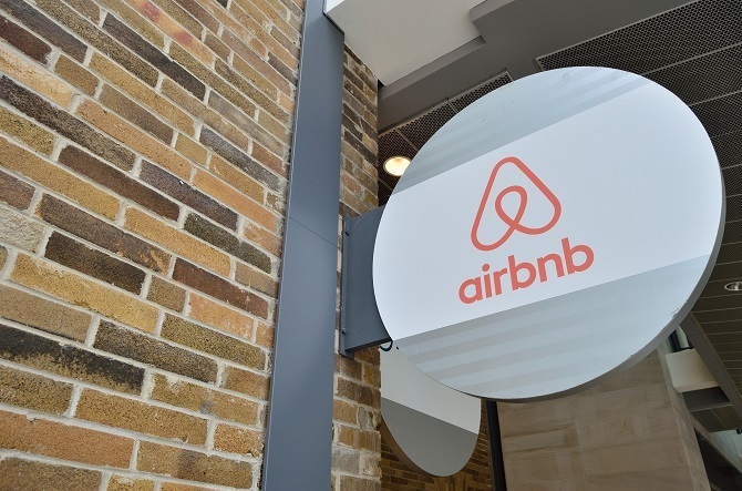 שלט של משרד Airbnb