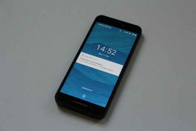 חזית Fairphone 3 עם המסך דלוק