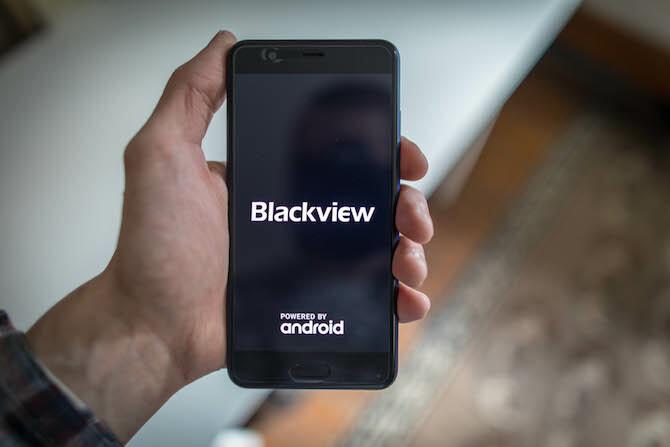 ל- Blackview P6000 יש סוללה ענקית, אבל זה בערך Blackview P6000 3