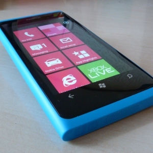 10 סיבות לקנות Windows Phone 7 [חוות דעת] muo wp lumia intro